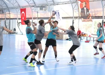 Denizin Kızları, Liderlik Yolunda Anadolu Üniversitesi ile Karşılaşıyor!