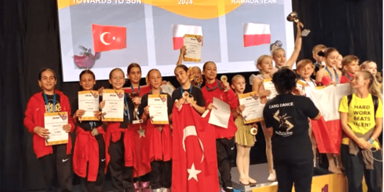 Bodrumlu dansçılar Slovenya’da ki yarışmada 2 gümüş madalya kazandı