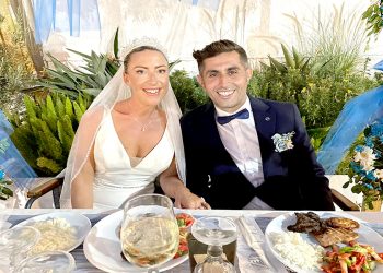 İngiliz Nicola, Turizmci Gençle Dünya Evine Girdi