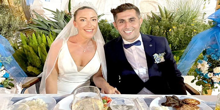 İngiliz Nicola, Turizmci Gençle Dünya Evine Girdi