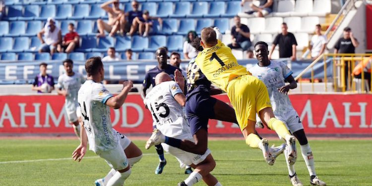 Bodrum FK 45 dakikasını 10 kişi oynadığı maçtan 1 puanla ayrıldı