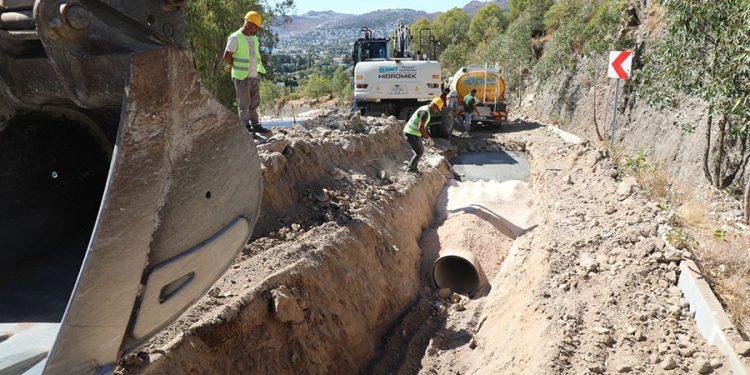 Büyükşehir Bodrum’daki Arızalı İçme Suyu Hatlarını Yenilemeye Devam Ediyor