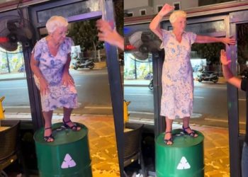 90 yaşındaki İngiliz turist varil dansı yaptı hayran bıraktı