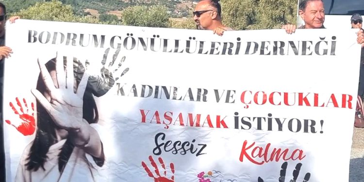 Bodrum Gönüllüleri Derneği “Kadın ve çocuk cinayetlerine” dikkat çekmek için yürüdü