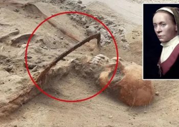 Boynunda orakla gömülü halde bulundu: Uzmanlar nedenini açıkladı