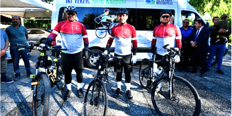 Muğlalı bisikletçiler Anıtkabir’e gitmek için yola çıktı