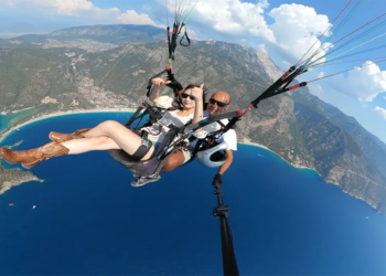 Ekim ayında Muğla’ya Çinli turist akını, paraşütle atlamaya doyamadılar