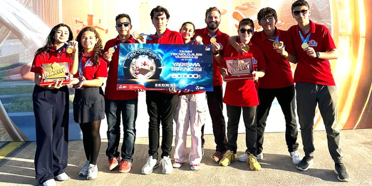 İMİ Koleji PiNayn Takımı, Teknofest Birincilik Ödülünü Cumhurbaşkanımızdan aldı