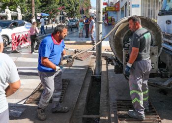 Belediyeden Kanal Açma ve Temizlik Çalışmaları