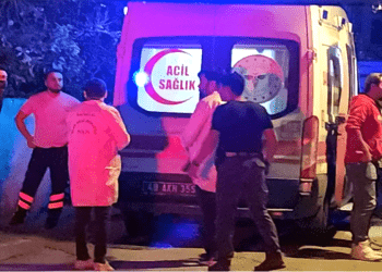 15 yaşındaki kız tartıştığı annesini göğsünden  bıçakladı