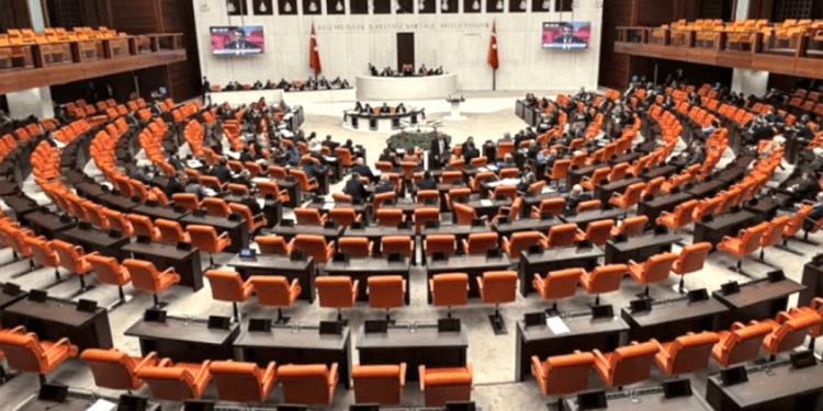 230 bin öğretmenin beklediği kanun yasalaştı. Neler getiriyor?