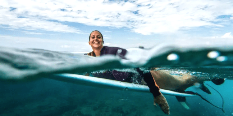 Ünlü sörfçü sudan fırlayan kılıçbalığının göğsüne saplanması ile öldü