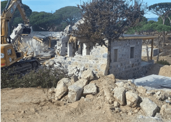 58 villanın yapıldığı sitenin tamamı kaçak çıktı, yıkım başladı