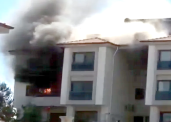 Ocakta  unutulan yemekten çıkan yangın evi kül etti