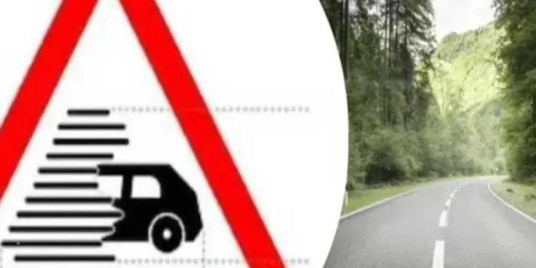 Yeni trafik levhası kullanıma sunuldu! İşte anlamı