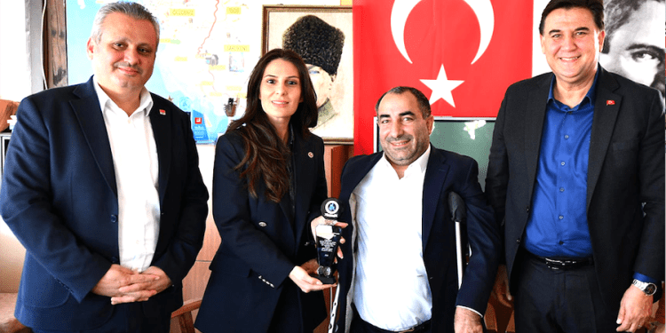 Özcan’a ‘Engelli Dostu Muğla Milletvekili’ ödülü verildi