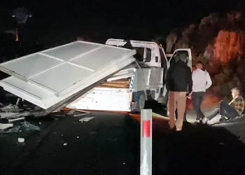 Torba’da feci kaza kamyonet ile otomobil çarpıştı 2 yaralı