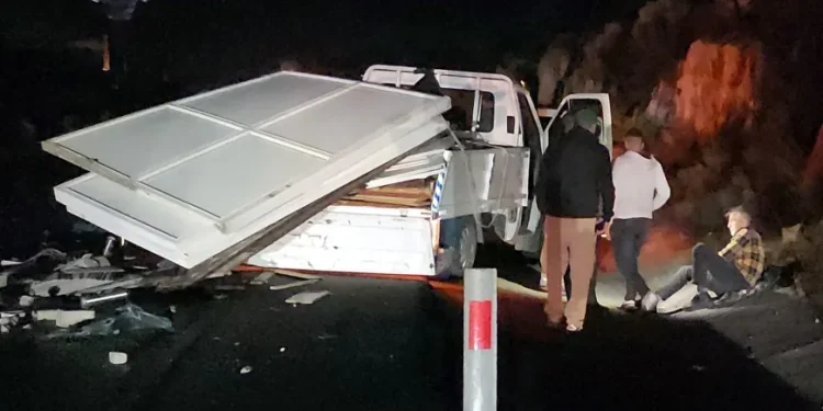 Torba’da feci kaza kamyonet ile otomobil çarpıştı 2 yaralı