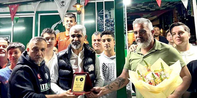 Asi Tayfa’dan İsmet Taşdemir’e Anlamlı Veda