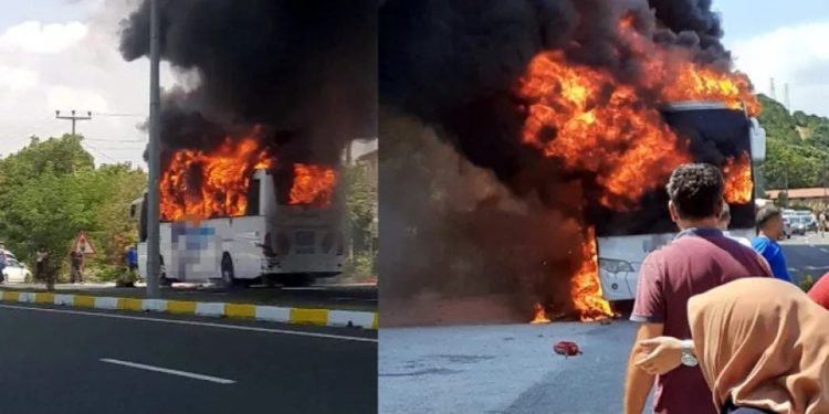 Muğla- Marmaris yolunda otobüs yandı