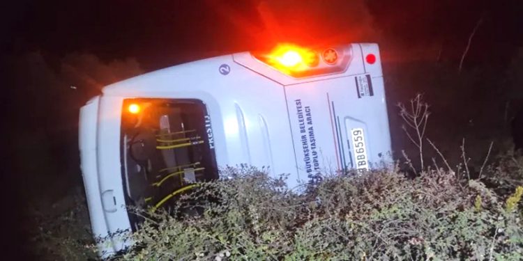 Bodrum’da yolcu minibüsü devrildi 3 kişi yaralandı