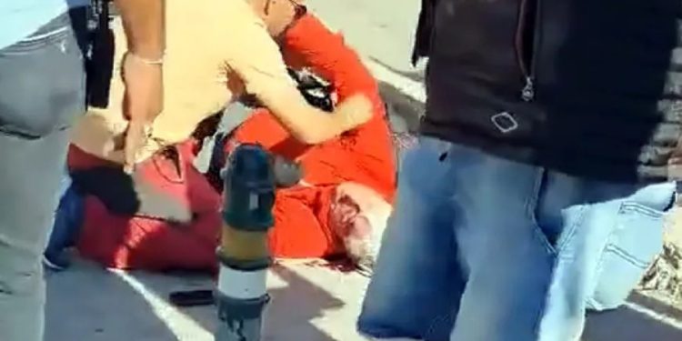 Paraşütçü restoranda yemek yiyen turistleri üzerine düştü, 3 yaralı