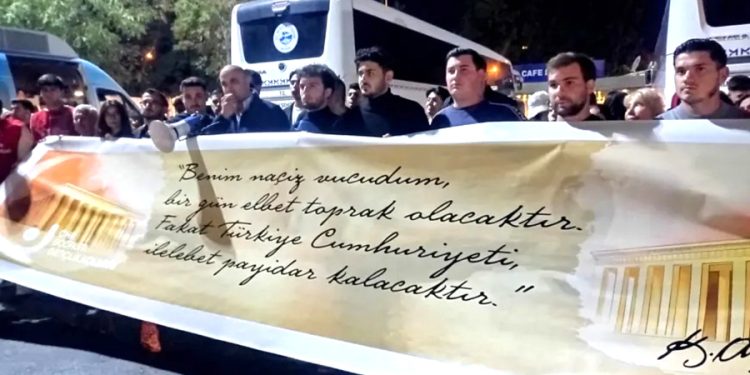 Bodrum CHP’li gençler Ata’nın huzurunda