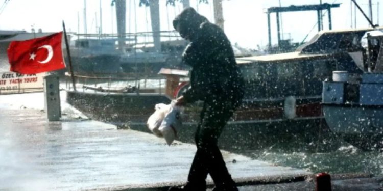 Meteoroloji açıkladı: Cuma sabahı Türkiye’ye girecek