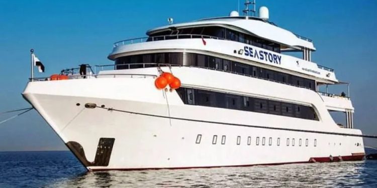 Dalış teknesi battı 31 turist 14 mürettebat kayıp