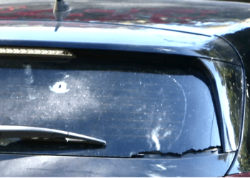 Otomobilin arka camından giren kurşun 3 yaşındaki çocuğu öldürdü