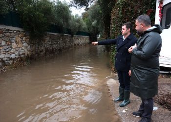 Belediye Ekiplerinden Yağmur Mesaisi