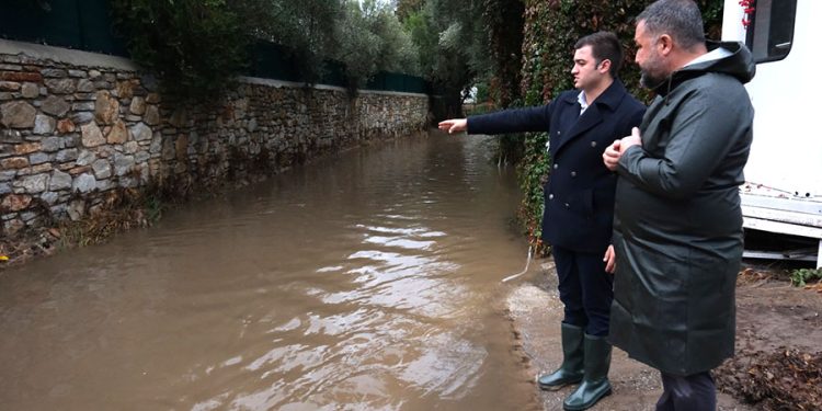 Belediye Ekiplerinden Yağmur Mesaisi