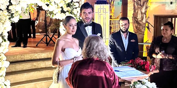 Maksutoğlu ailesinin mutlu günü