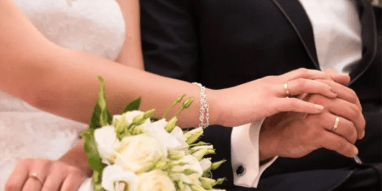 Gelin ve 2 bin kişi kilisede düğün için damadı beklerken, damat poliste gözaltında çıktı