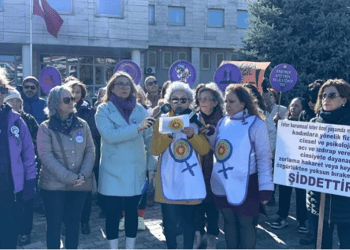 KADIN CİNAYETİNİ PROTESTO EDEN SEKİZ MUĞLALI KADINA 2052 TL. PARA CEZASI VERİLDİ