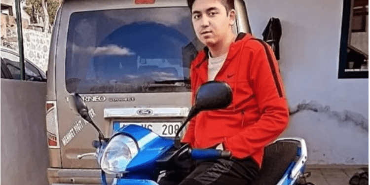 Otomobil ile çarpışan 16 yaşındaki motosikletli genç öldü