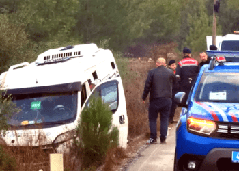 Güvercinlik’de yolcu minibüsü yoldan çıktı 10 yaralı