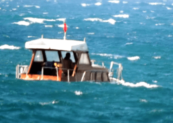 Bodrum’da lodos etkili oldu feribot seferleri yapılamadı