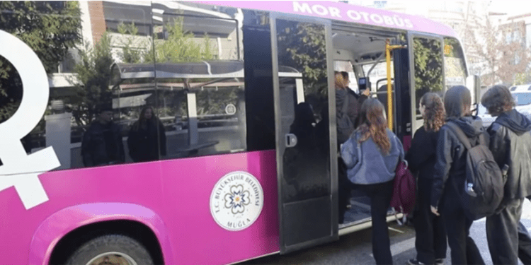 Bodrum’da kadınlar için mor otobüsler ve mor duraklar hizmete giriyor
