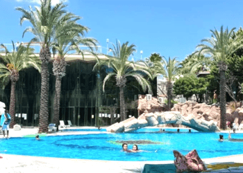 Dev otel iflas bayrağını çekti