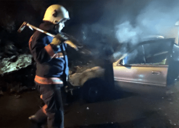 Torba’da yanan otomobilden atlayarak kurtulabildi