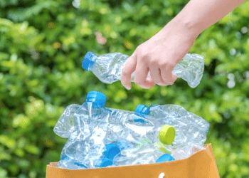 HER YIL 57 MİLYON TON PLASTİK DOĞAYA KARIŞIYOR