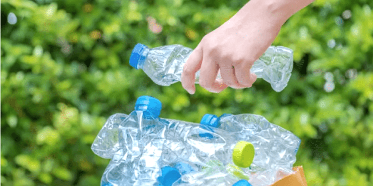 HER YIL 57 MİLYON TON PLASTİK DOĞAYA KARIŞIYOR