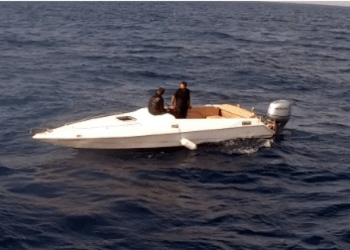 Sürat teknesi ile göçmen kaçakçılığı sahil güvenliğe takıldı