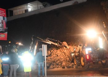 Bodrum’da sağanak yağış felakete yol açıyordu, heyelan oldu otomobil toprak altında kaldı