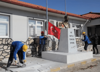 Okul ve meydanlara 248 Atatürk büstü yerleştirildi