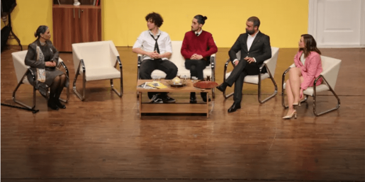 Tiyatro Bölümü Öğrencileri ‘Psikolog’ Adlı Oyunu Sahneledi