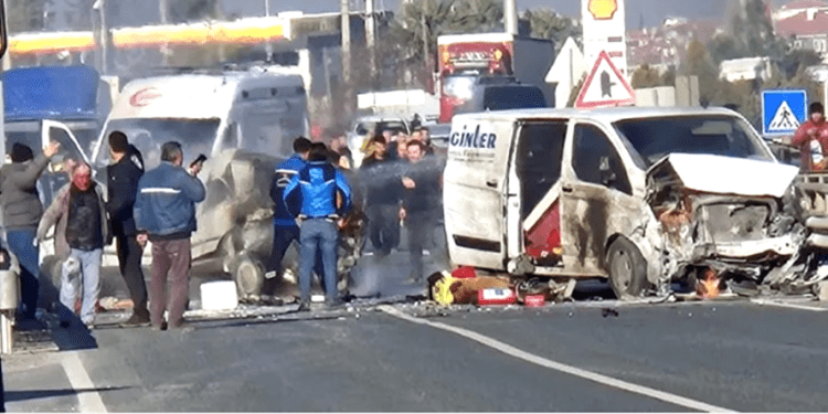 Karayolu savaş alanına döndü… 1’i ağır 7 yaralı