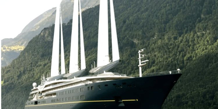 Dünyanın en büyük yelkenli yatı Bodrum’a geliyor