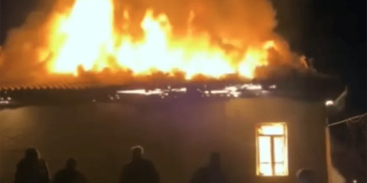 Baca temizliği yaparken yanan evde yaşlı çift yaşamını yitirdi